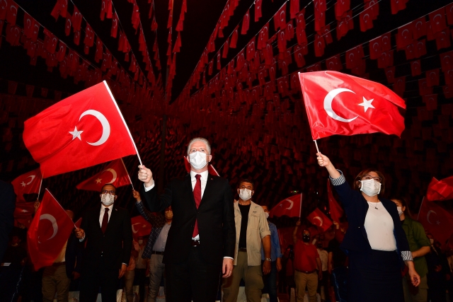 Gazi şehir tek yürek 15 Temmuz şehitlerini andı