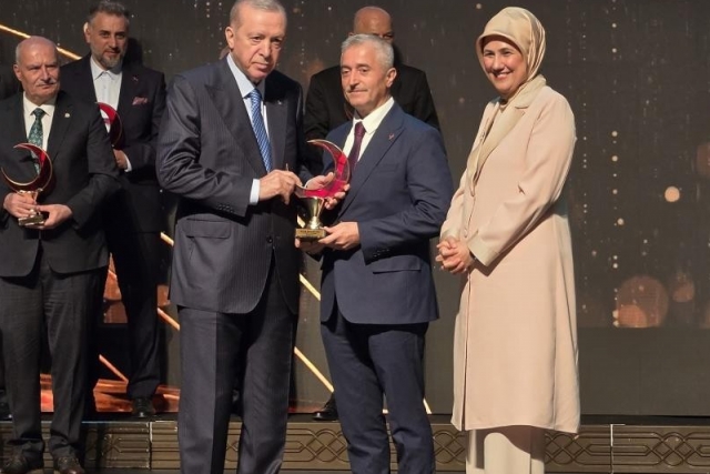 Cumhurbaşkanı Erdoğan'dan Tahmazoğu'na birincilik ödülü