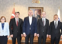 Gül: İhracatçılarımız kalkınmanın lokomotifidir