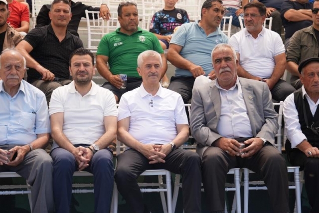 Aşırtmalı Aba Güreşi Türkiye Şampiyonası Şahinbey er meydanında başladı
