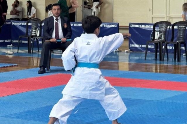 Şahinbey'de 600 karateci madalya için tatamiye çıktı