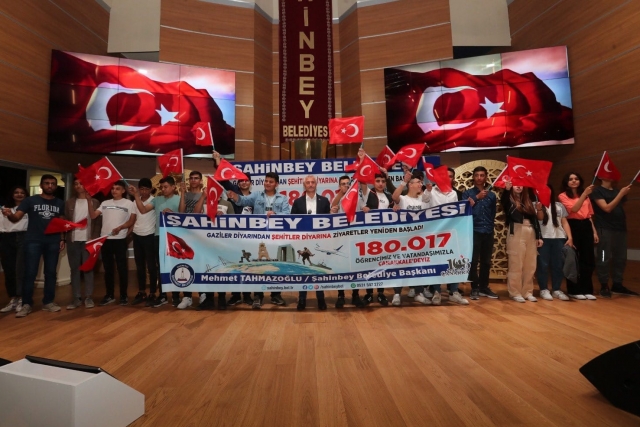Gazi torunları ecdadıyla buluşuyor